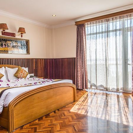 Ayarwaddy River View Hotel Мандалай Экстерьер фото