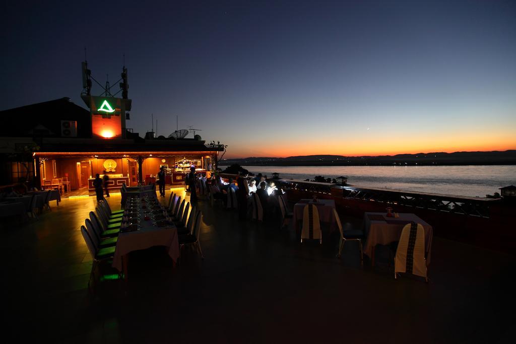 Ayarwaddy River View Hotel Мандалай Экстерьер фото