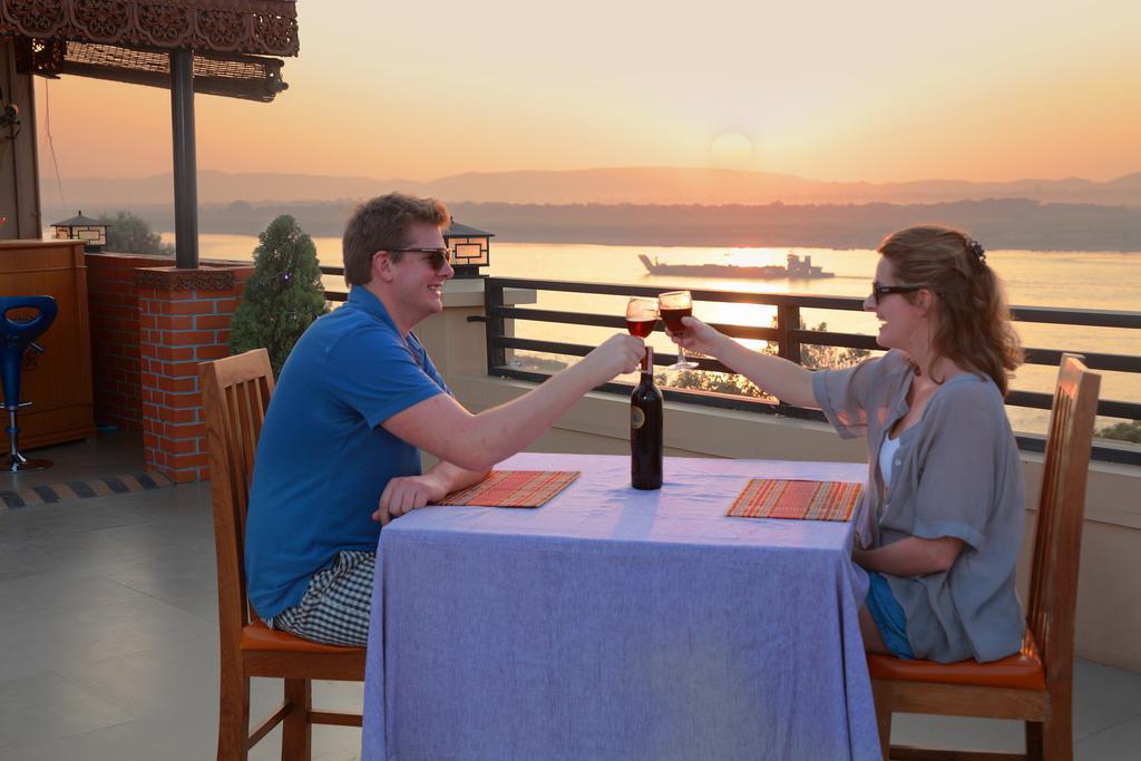 Ayarwaddy River View Hotel Мандалай Экстерьер фото