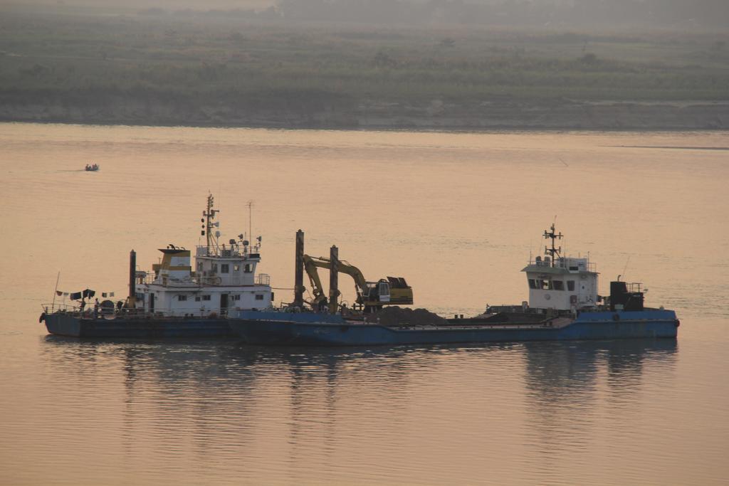 Ayarwaddy River View Hotel Мандалай Экстерьер фото